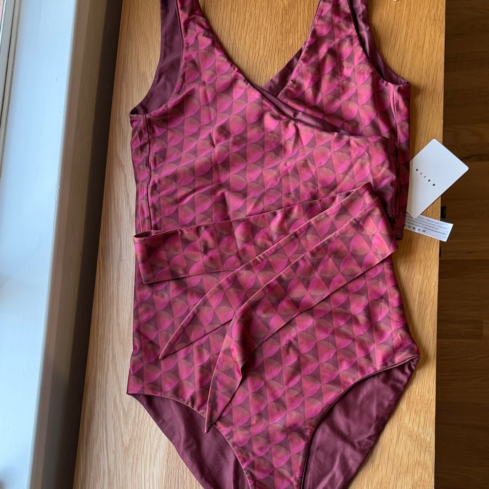 Monroe Geometric reversible wrap suit 4 piece Swimsuit burgundy